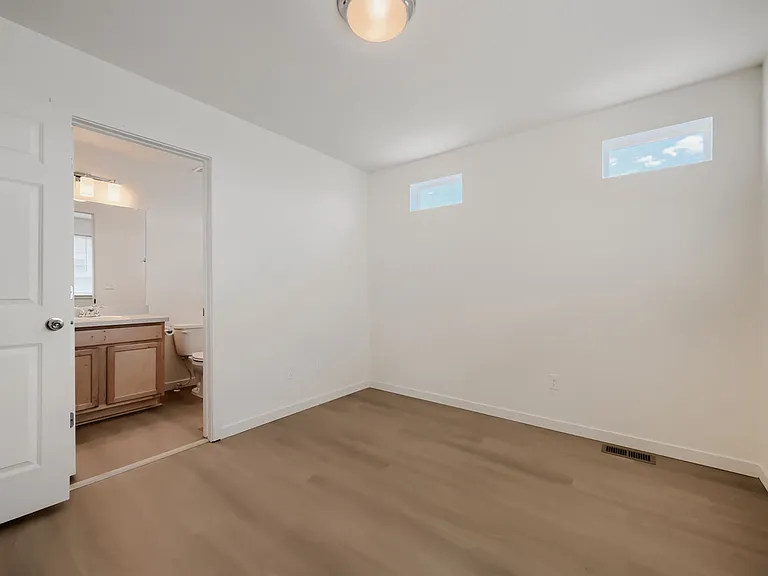 6463 Crossdrum Point — Photo 14