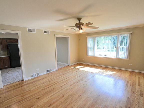 3rd image of 1020 Warner Ave #2ILC1420