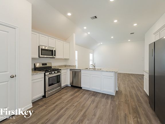 4th image of 32330 Melbrooke Dr