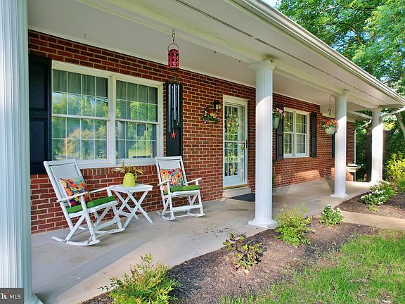 5th image of 429 Hickory Ln