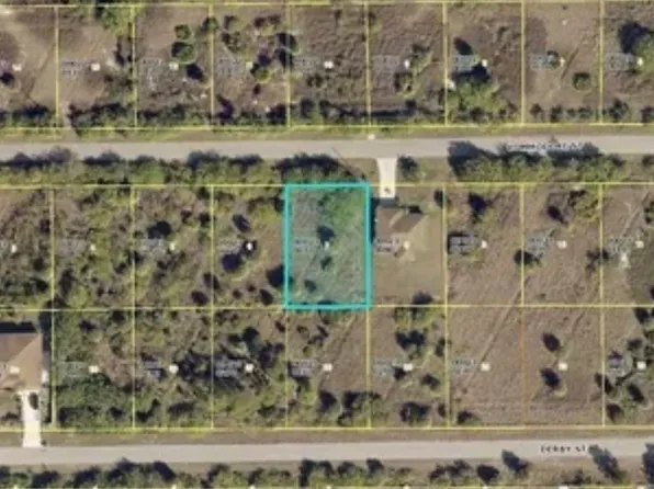 946 Commodore St, Lehigh Acres, FL 33974