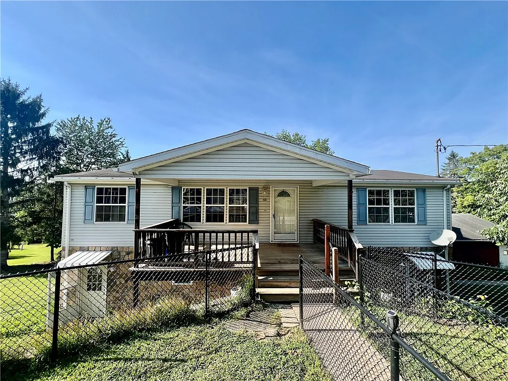 401 Maple St photo 1