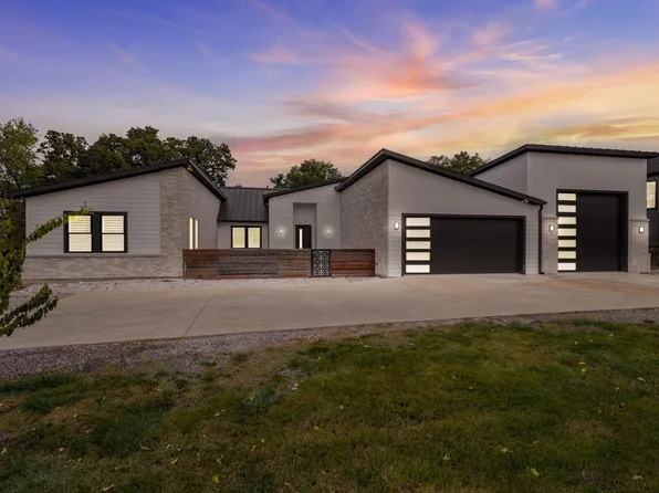 211 Shahan Dr, Shady Shores, TX 76208