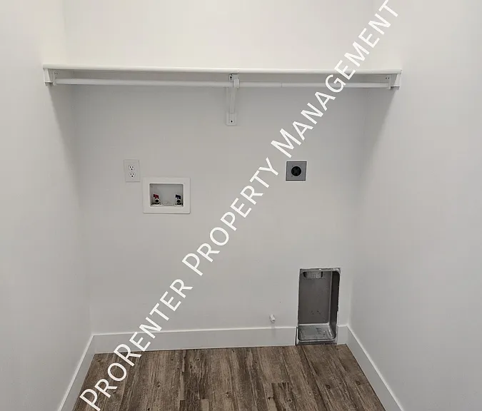 3111 S Edgewater Cv — Photo 26