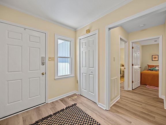 3rd image of 2418 Tryon Rd