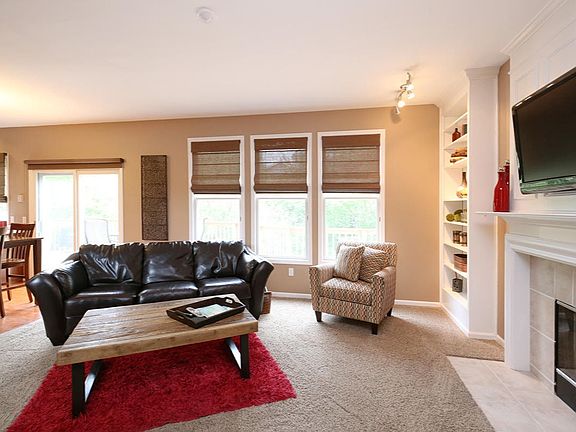 4th image of 1238 Farnsworth Dr SE