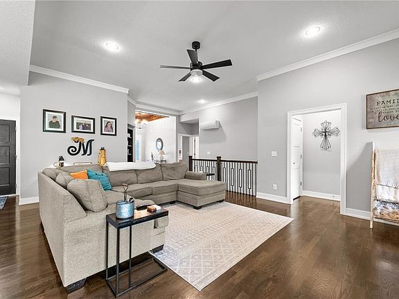 5th image of 2104 Foxtail Dr