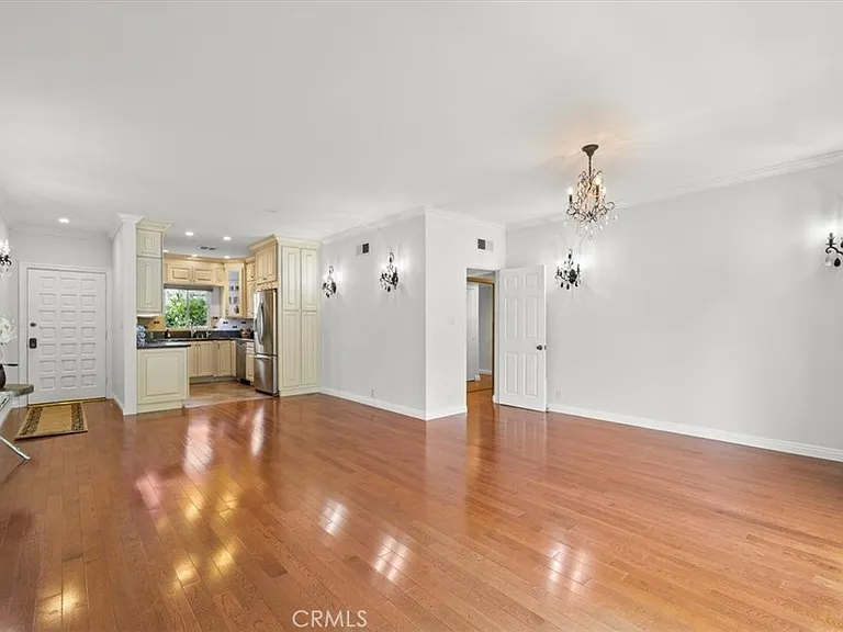 1228 N La Cienega Blvd #203 — Photo 2