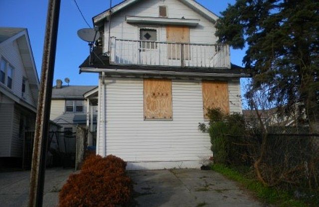 2nd image of 286 Dune St