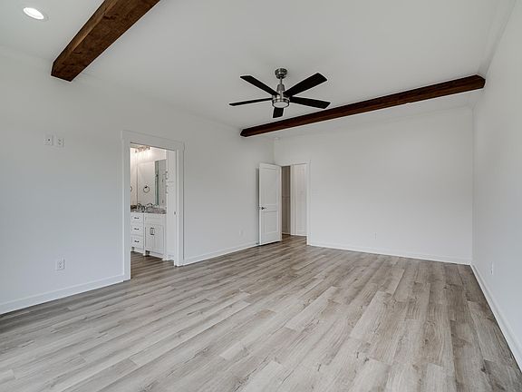 5th image of 2318 Bridgewater Dr
