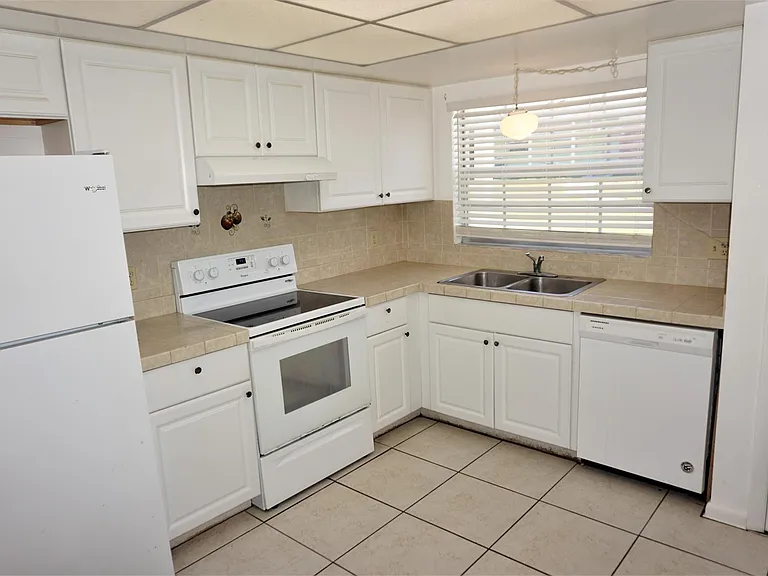 7041 Balboa Dr #7041 — Photo 8