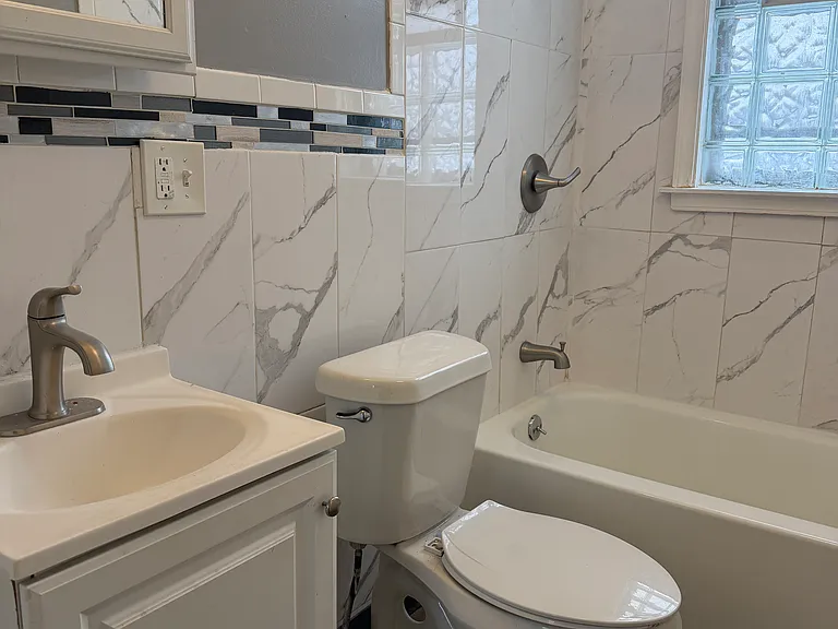 1307 Calumet Ave #1 — Photo 5