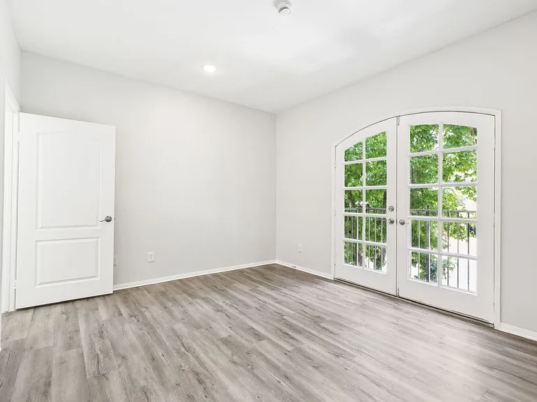 2245 Beverly Glen — Photo 128