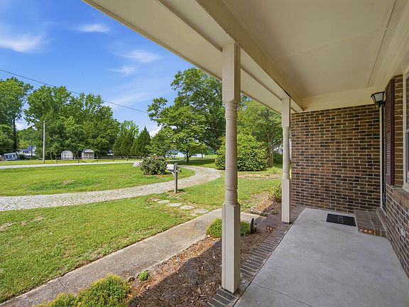 3rd image of 419 Crockers Nub Rd