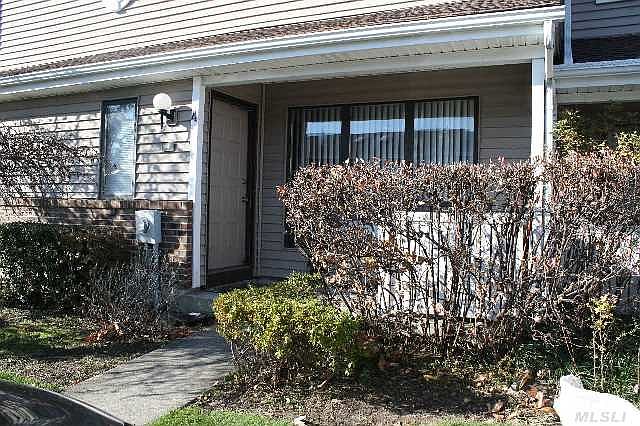 1st image of 4 W Pond Ct