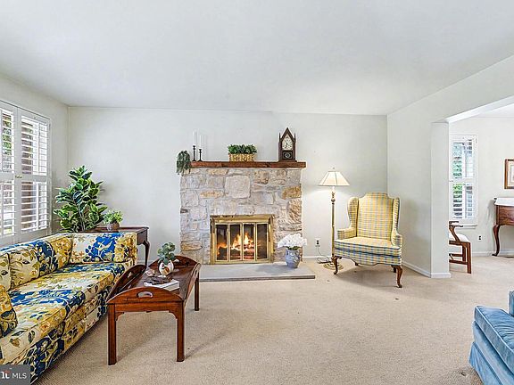 3rd image of 506 E Oslo Ct