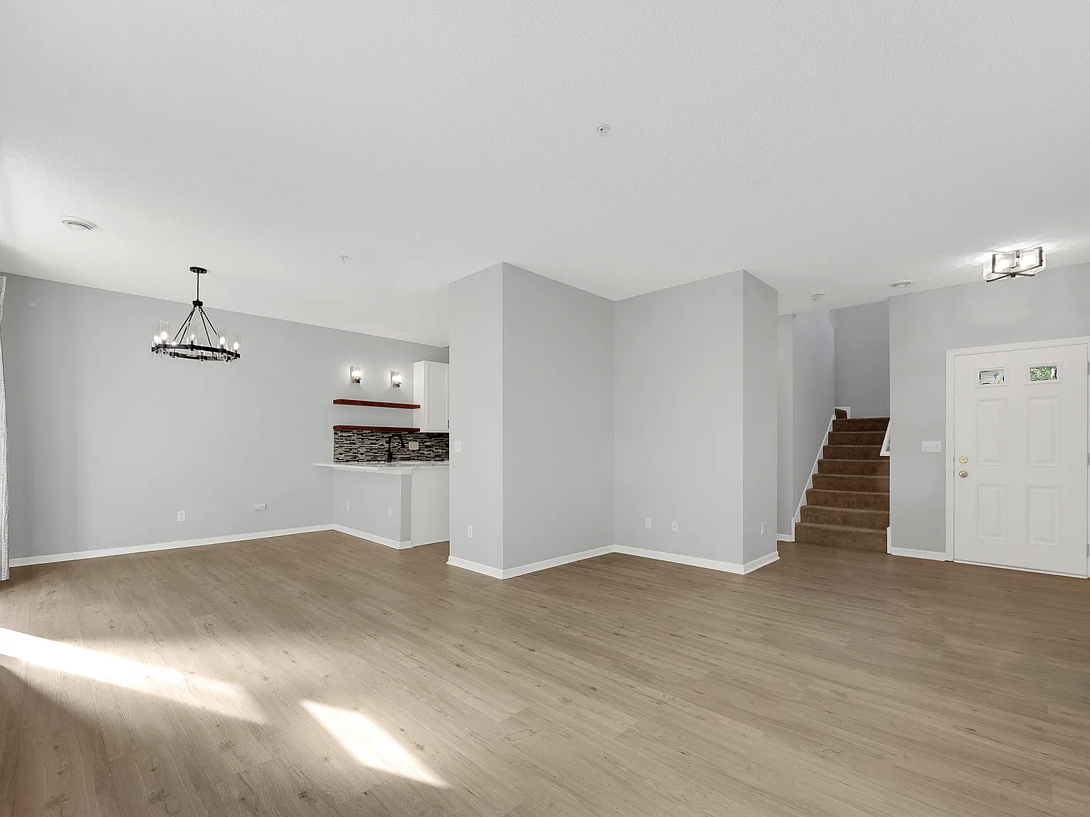 3 bed, 2.5 bath, 1900 sqft, $2,595 — Photo 3