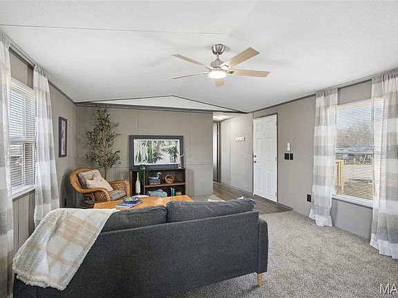 2nd image of 8 Cedar Ridge Ct