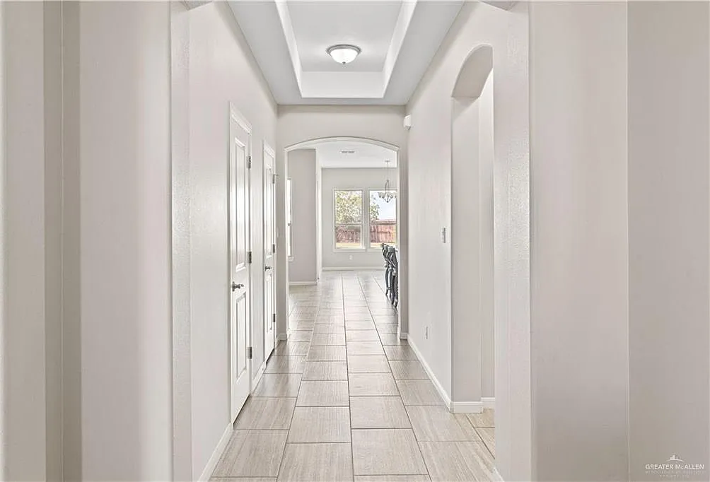 4 bed, 2.5 bath, 2208 sqft, $2,600 — Photo 4