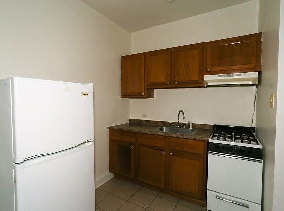 2nd image of 4851 N Damen Ave #D301