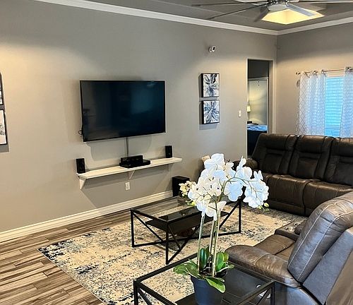 5th image of 2329 Olympic Dr