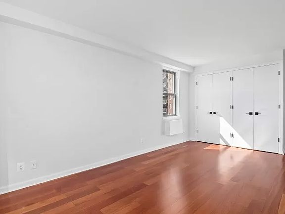 4th image of 5700 Arlington Ave APT 7C