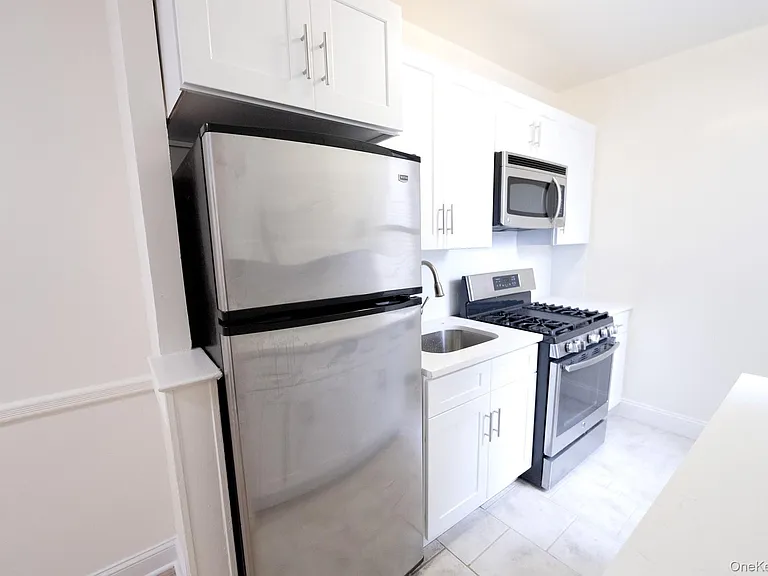 2190 Boston Rd #5M — Photo 8
