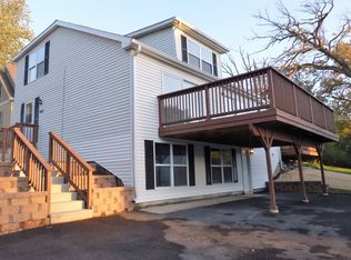 903 Peter St, McHenry, IL 60051