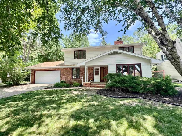 1090 Valley View Dr, Vermillion, SD 57069