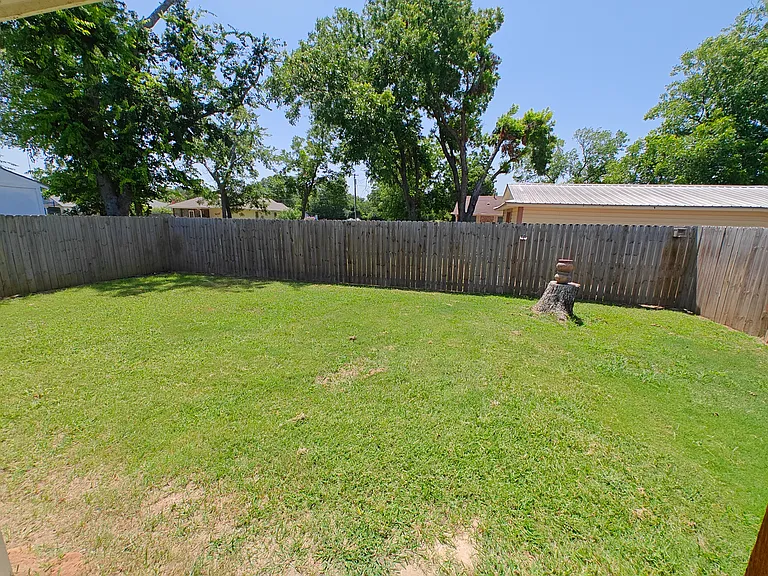 1321 Franklin Ave — Photo 12