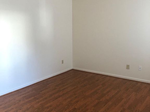 3rd image of 136 Cape Charles Sq