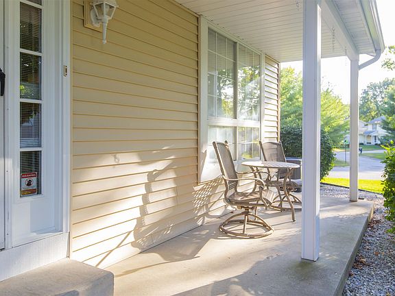4th image of 18176 Windmill Ct