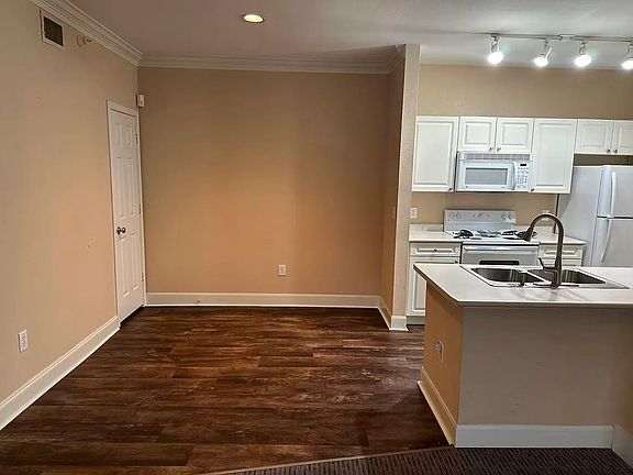 4th image of 11614 Tomahawk Creek Pkwy APT L