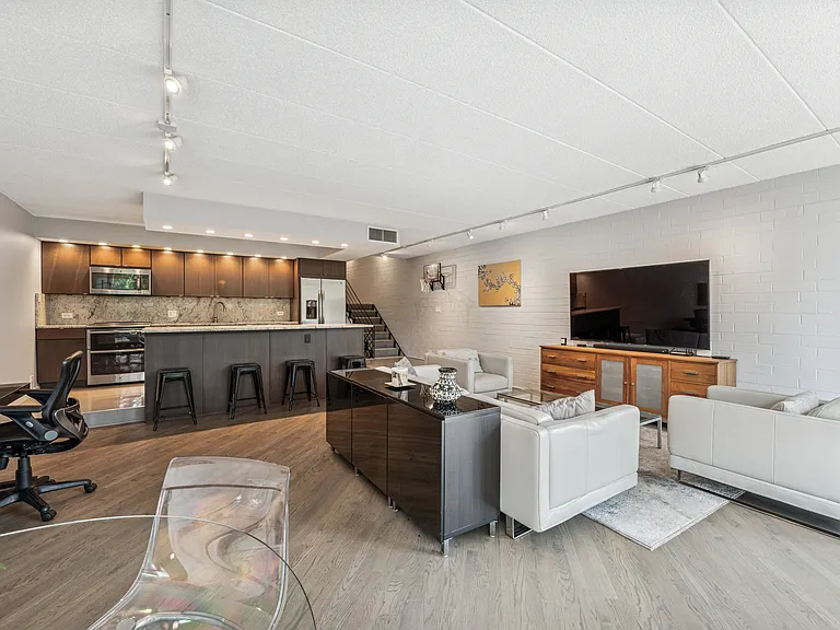 630 Vernon Ave #10 — Photo 3