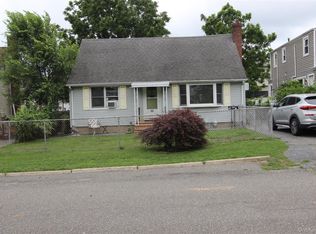 42 5th Avenue S, Huntington Station, NY 11746
