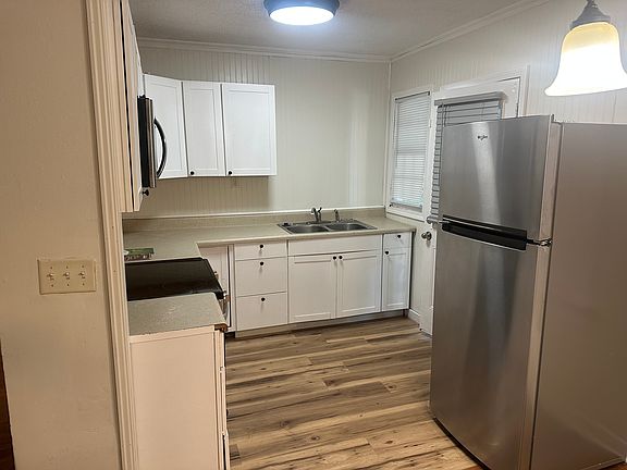 3rd image of 1102 Young St