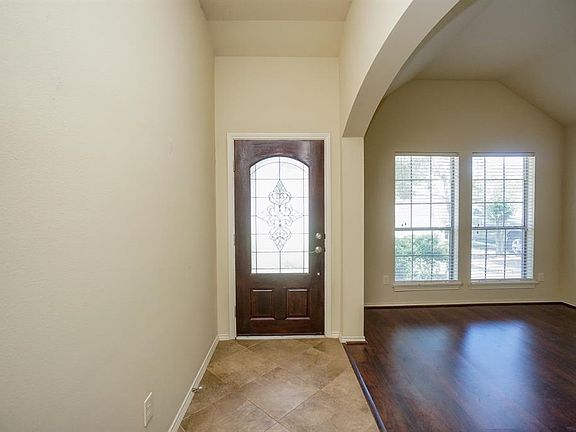 4th image of 2231 Castle Gardens Ln