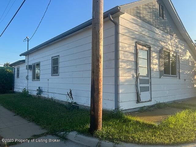 2nd image of 401 Main Ave