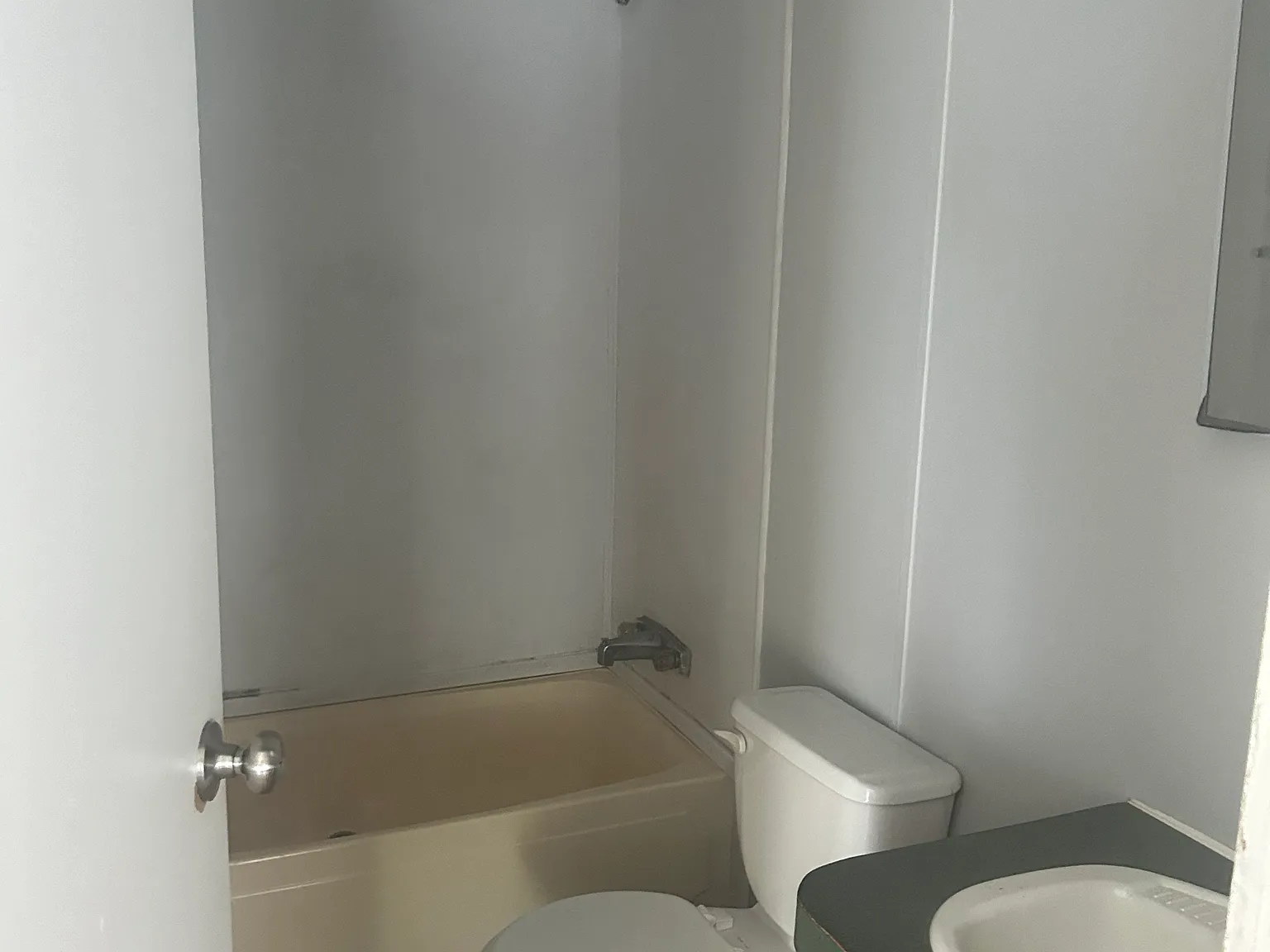 3 bed, 1200 sqft, $1,350 — Photo 1