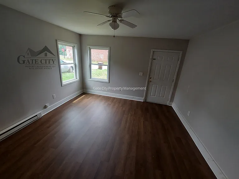 341 Ennis St #B — Photo 5