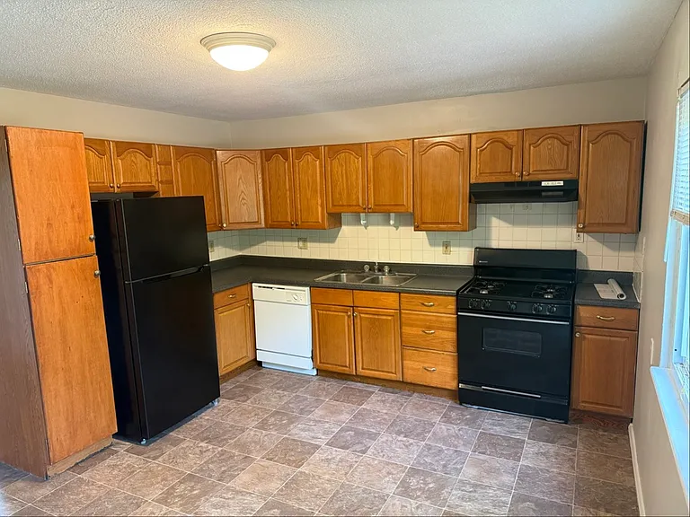 11918 Brookmont Dr — Photo 2
