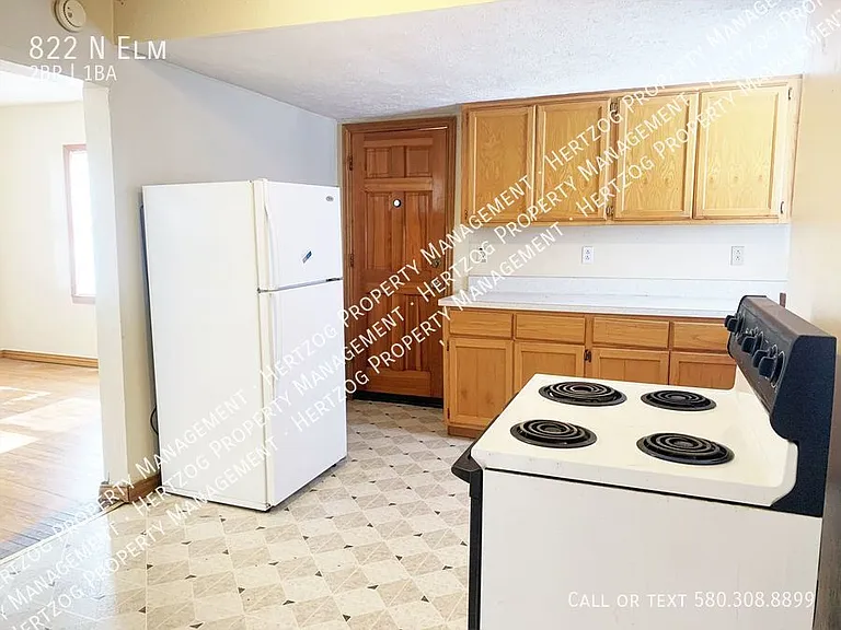822 N Elm St — Photo 9