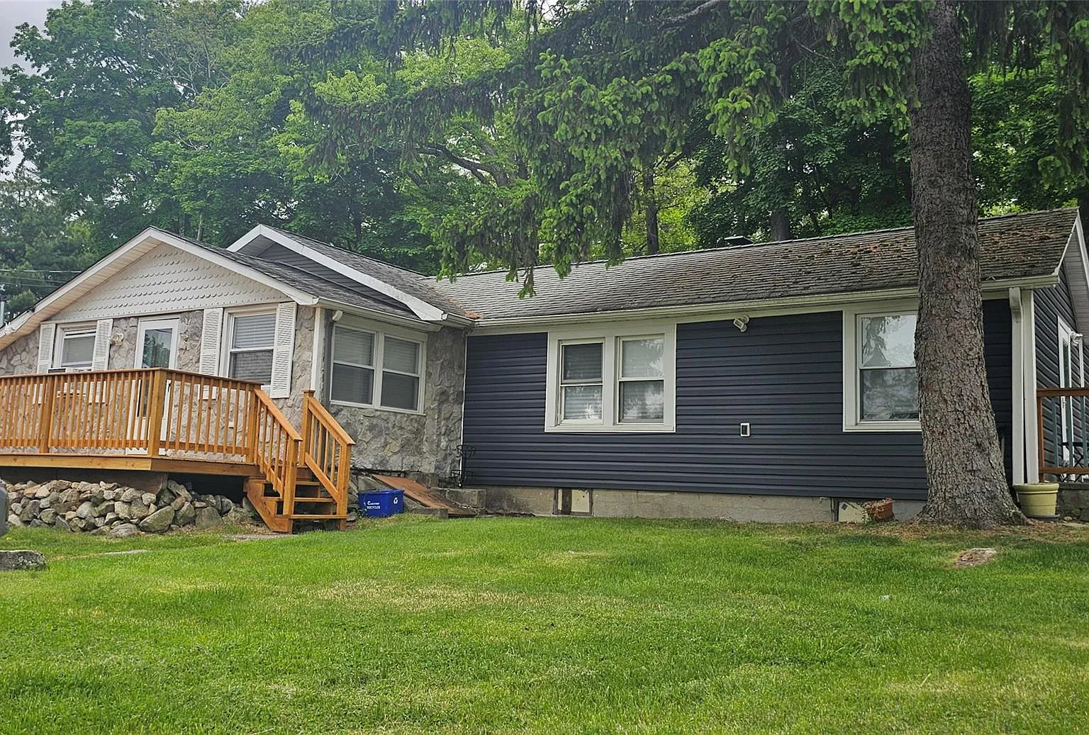 2 bed, 1.0 bath, 1500 sqft, $3,200 — Photo 2