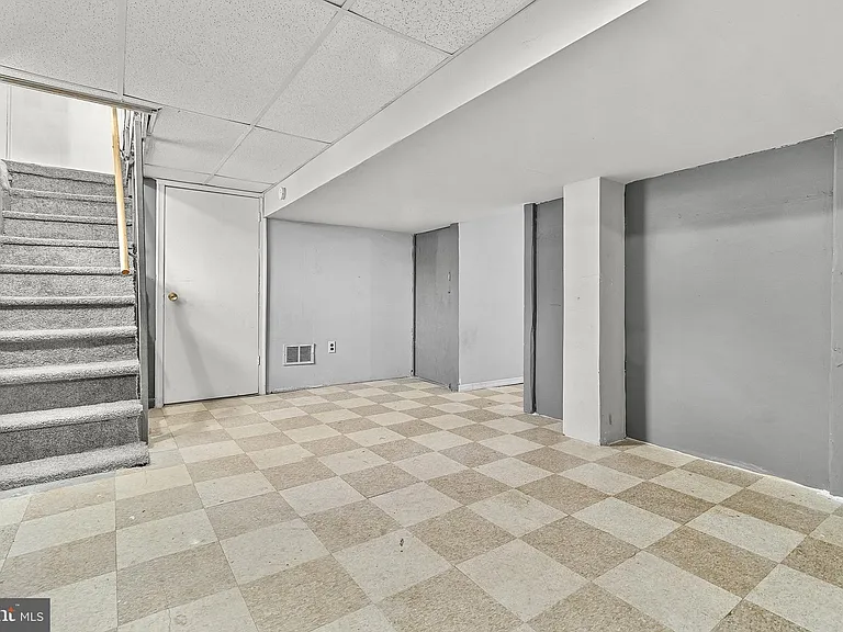 224 E Washington St — Photo 22