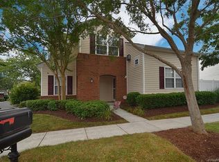 9027 Meadowmont View Dr, Charlotte, NC 28269