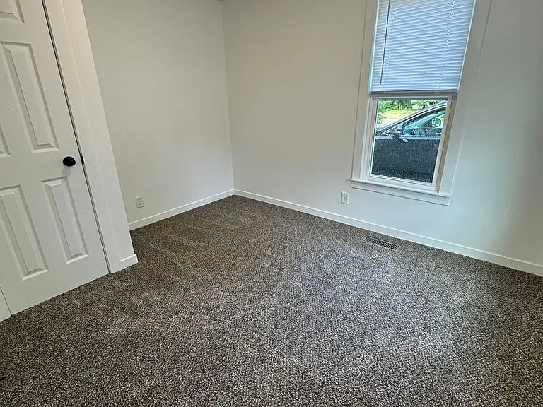 404 W Oakridge Ave — Photo 4