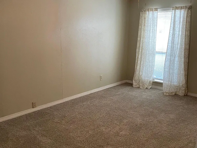 1806 Tree Line Dr — Photo 9