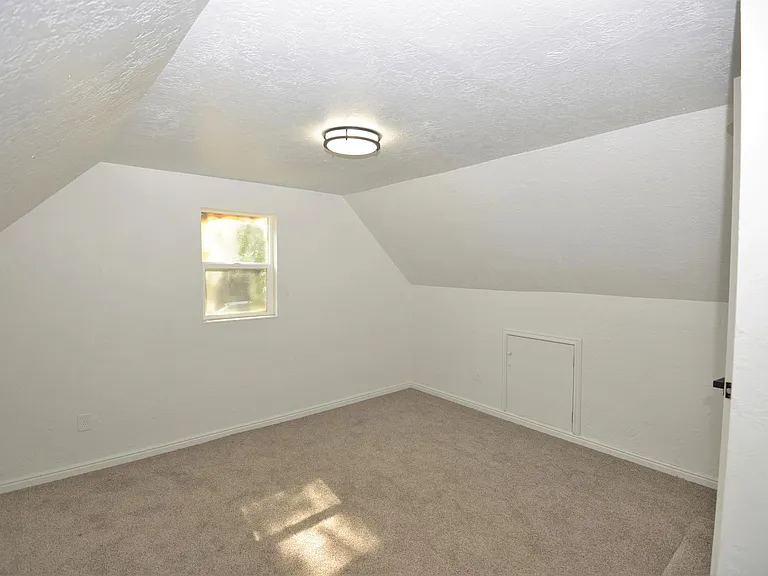 2661 Eccles Ave — Photo 10