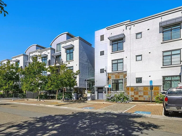 10745 N De Anza Blvd #115 — Photo 40