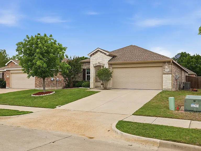 3003 Pinyon Pl — Photo 2